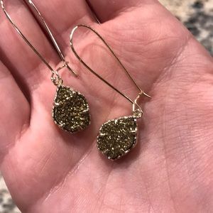Kendra Scott, gold dangle earring